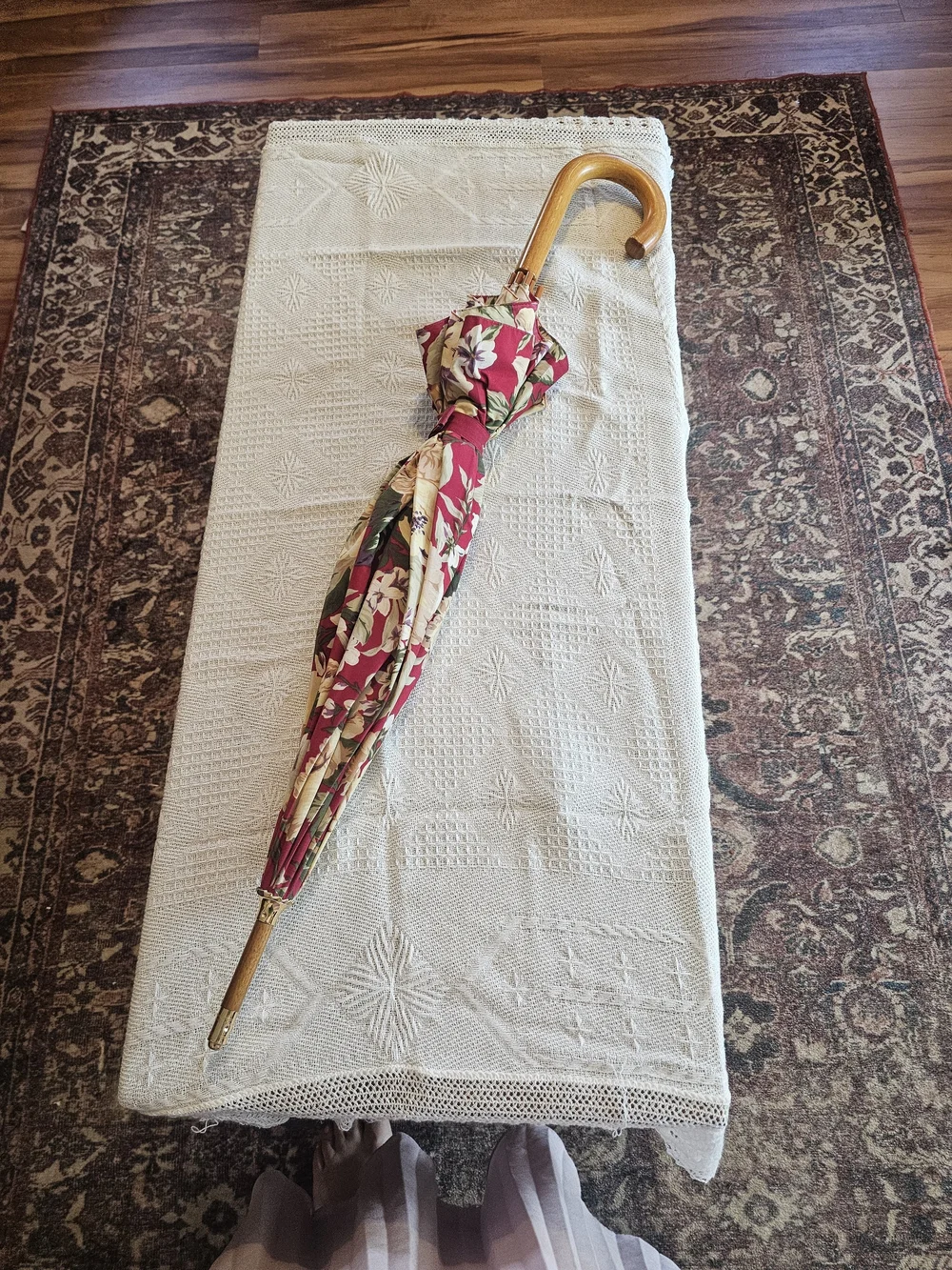 Ralph Lauren Floral-Print Umbrella in Pink and Cream with Wooden Handle - Picture 2 of 9